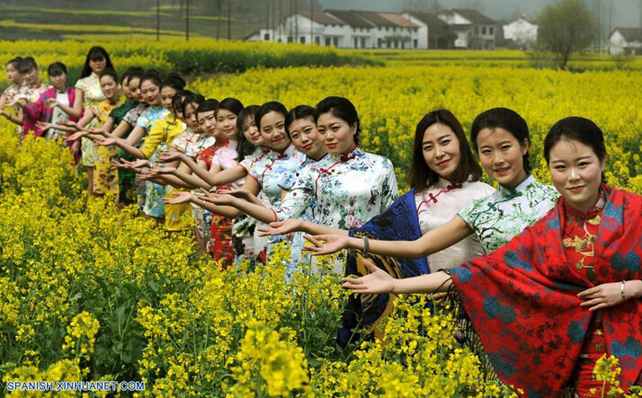 Shaanxi: Muestran la belleza de vestidos tradicionales de China en "el mar de flores" 2