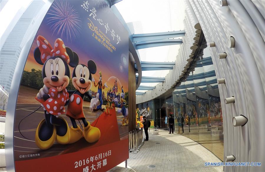 Shanghai Disney Resort abrirá oficialmente y recibir a sus primeros invitados el 16 de junio. Las entradas fueron en venta el 28 de marzo .(Xinhua/Fang Zhe)
