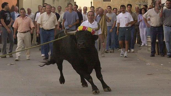 Los barrios españoles se sublevan contra la prohibición de los toros en las calles