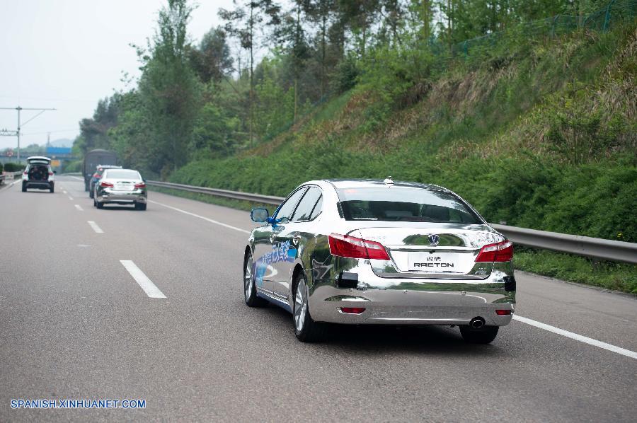 Vehículos sin conductor de China inician prueba de larga distancia en carretera