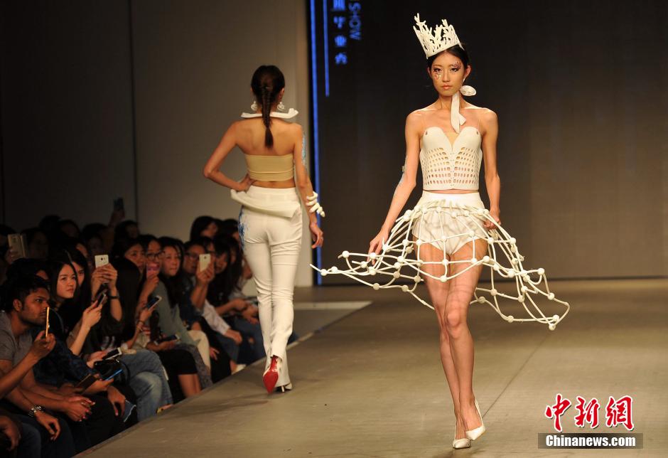 Universitarios diseñan ropa con impresión 3D para el desfile T-stage Show