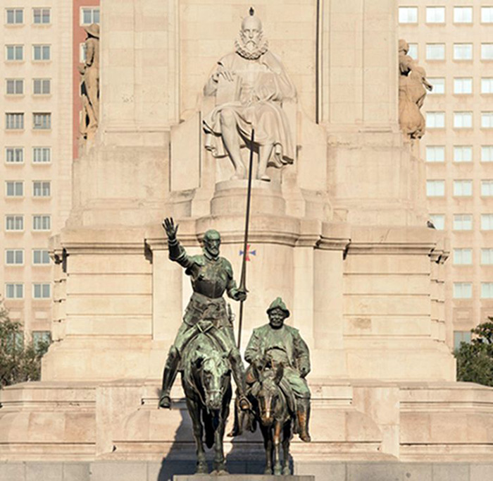 Obra fotográfica sobre el Monumento al Quijote, ubicado en la Plaza Mayor de Madrid.