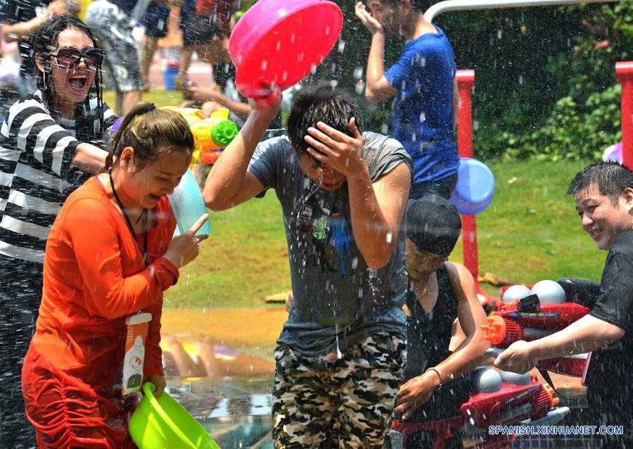 Festival de Aspersión de Agua en Yunnan