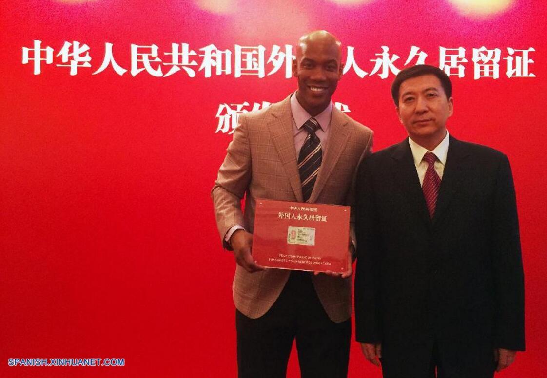 Ex astro de NBA Marbury recibe "tarjeta verde" de China