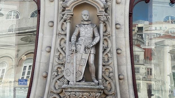 Un joven destruye una valiosa estatua cuando se hacía un «selfie» en Lisboa