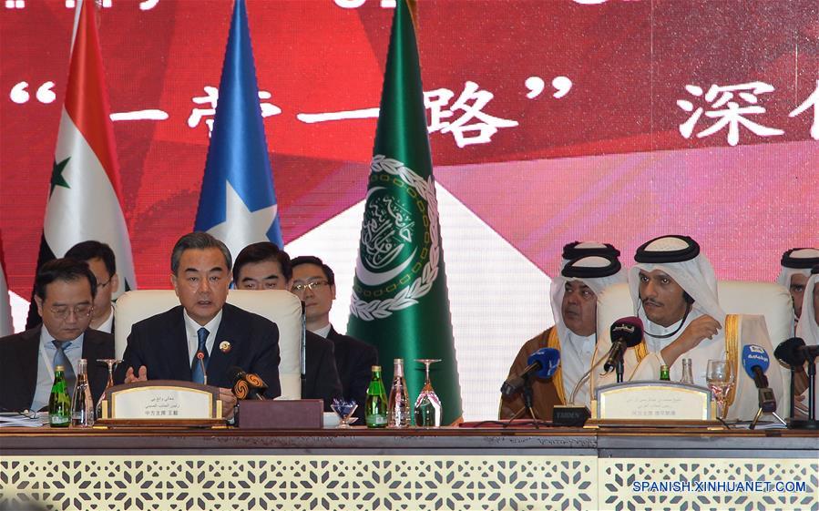 El canciller chino, Wang Yi asiste a la ceremonia inaugural de la séptima conferencia ministerial del Foro de Cooperación China-Estados Arabes (FCCEA) en Doha, capital de Qatar, 12 de mayo de 2016. (Xinhua / Nikku)