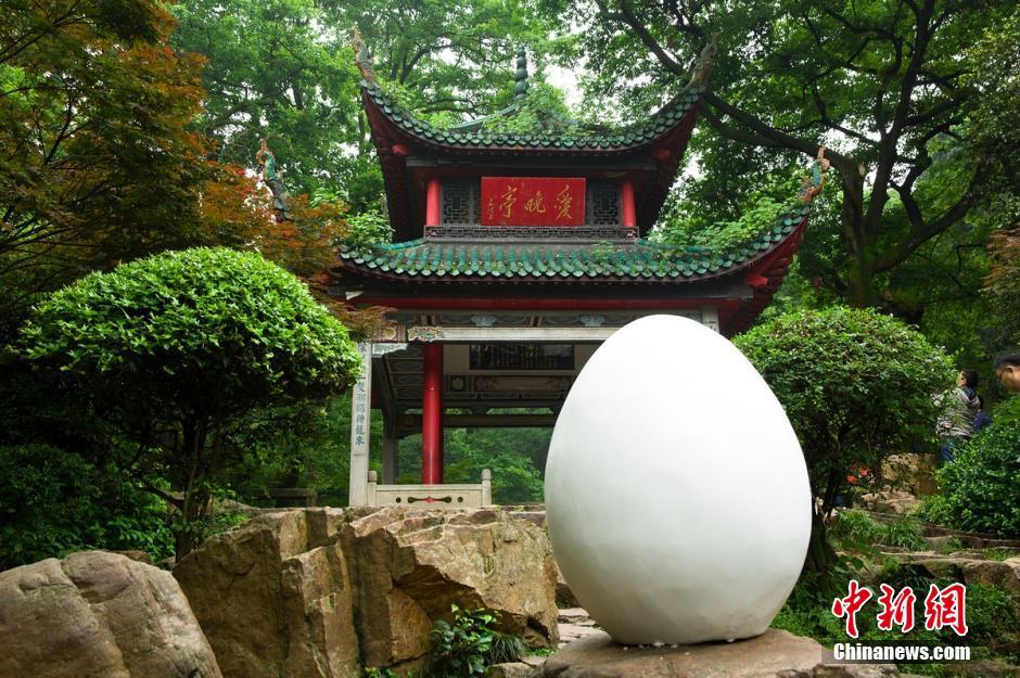 Aparecen huevos gigantes en muchos lugares importantes de Changsha