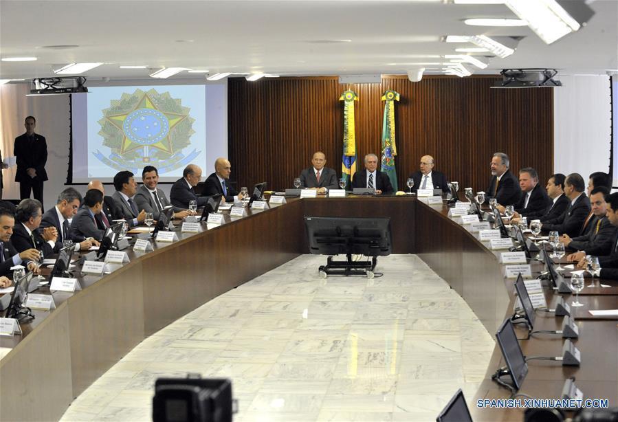 Presidente interino de Brasil prevé continuar en el cargo hasta 2019 (2)