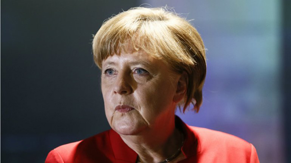 Encuentran una cabeza de cerdo a la entrada de una oficina de Angela Merkel
