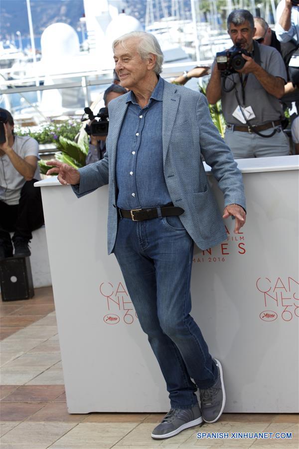  CANNES, mayo 21, 2016 (Xinhua) -- El director holandés Paul Verhoeven, posa en una sesión fotográfica para la proyección de la película "Elle", durante el 69 Festival de Cine de Cannes, en Cannes, Francia, el 21 de mayo de 2016. (Xinhua/Jin Yu)