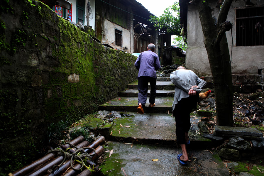 Los hermanos ancianos de camino a casa en la ciudad de Guilin, región autónoma Zhuang de Guangxi. [Fotografía de Huo Yan/chinadaily.com.cn]