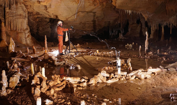 Descubren dos círculos de piedra construidos por los neandertales hace 175.000 años.