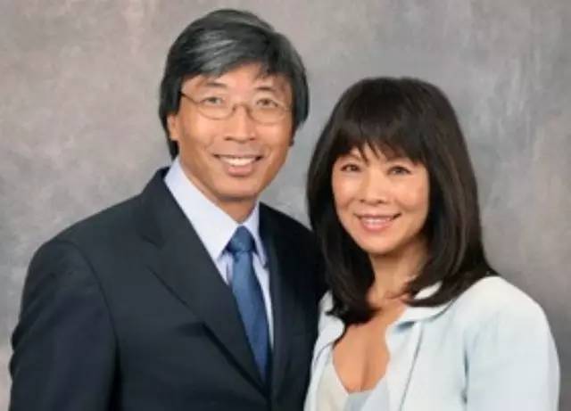 Patrick Soon-Shiong y su esposa, Michele B. Chan (foto de archivo)