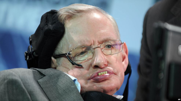 Stephen Hawking está asombrado por la popularidad de Donald Trump