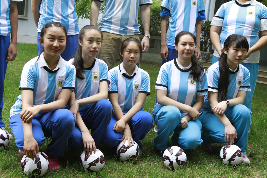Los niños chinos también disfrutaron del fútbol. (Foto:YAC)