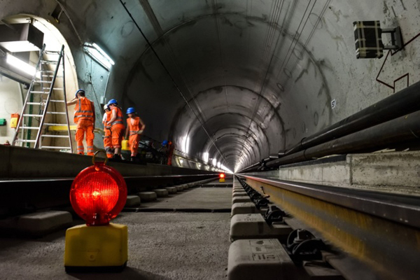 Suiza inaugura el túnel ferroviario más largo y profundo del mundo