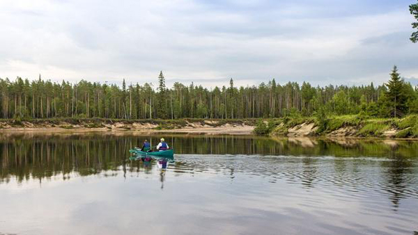 Mueren al menos catorce niños al volcar dos barcas en un lago de Rusia