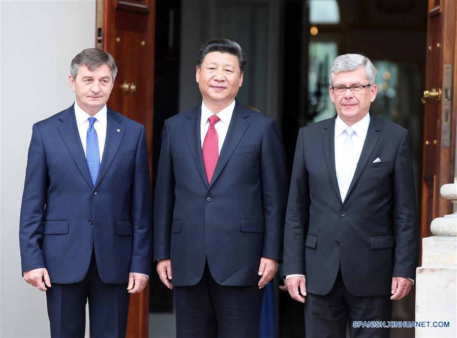 El presidente de China, Xi Jinping se reúne con el presidente del Senado polaco, Stanislaw Karczewski, y con el presidente del Sejm (cámara baja del Parlamento), Marek Kuchcinski en Varsovia, Polonia, 20 de junio de 2016. (Xinhua / Yao Dawei)