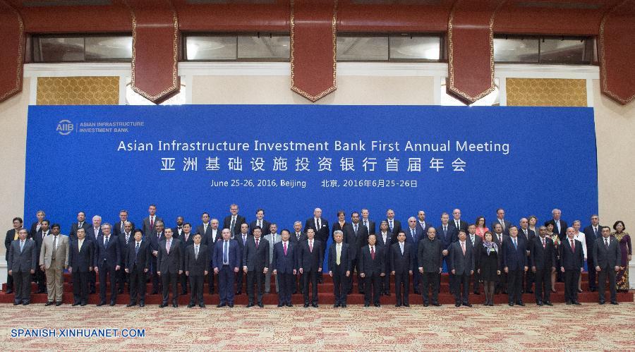 Viceprimer ministro chino subraya nuevo tipo de asociación en primera reunión anual del BAII 2