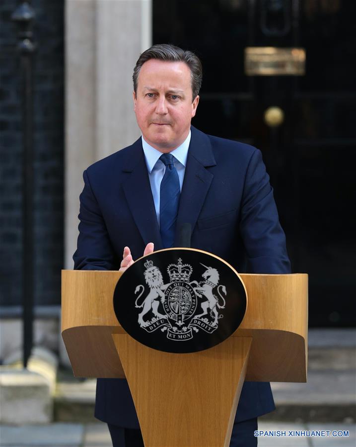Premier británico anuncia intención de dimitir
