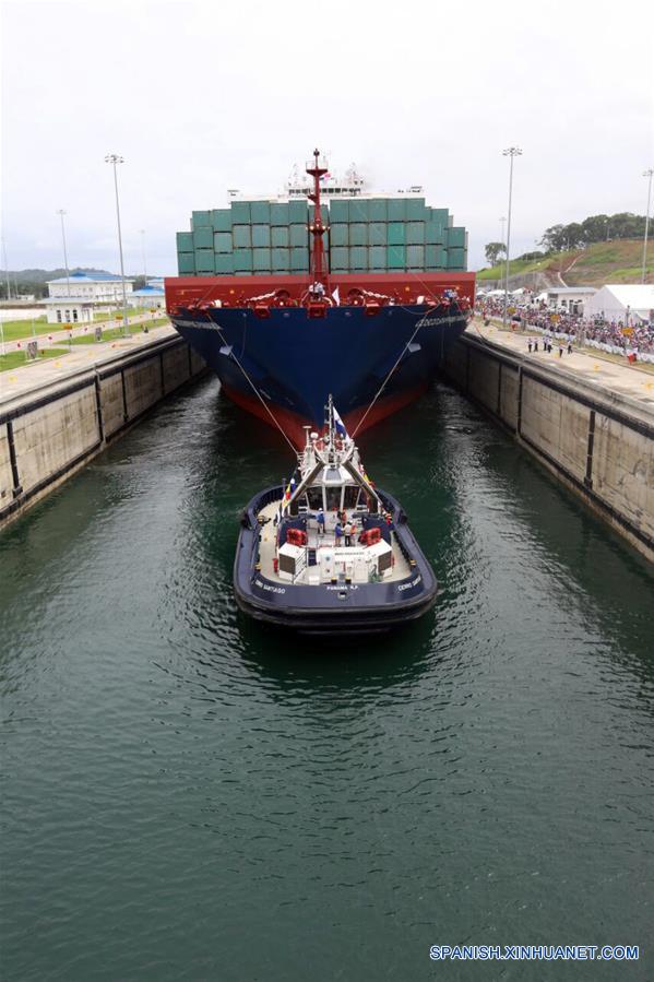 Barco chino inicia tránsito inaugural por Canal de Panamá ampliado
