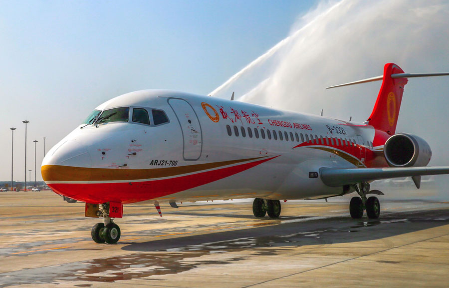 Primer avión regional de China comienza operación comercial