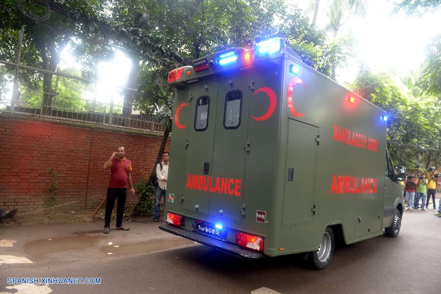 Atacantes asesinan a 20 rehenes en restaurante de Dacca