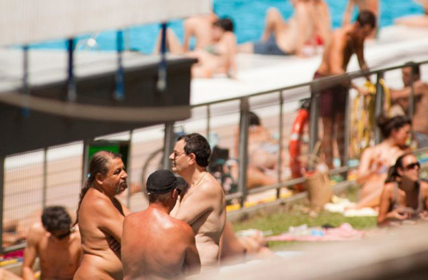Madrid autoriza un «día sin bañadores» en las piscinas