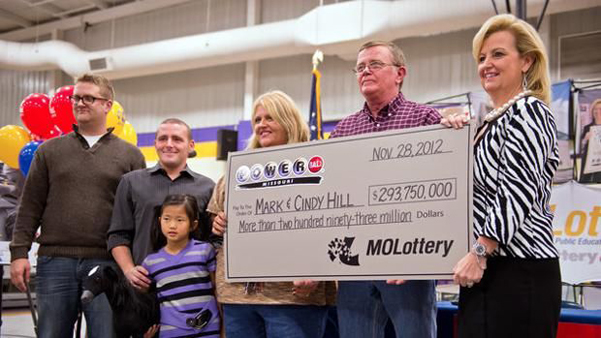 Una pareja gana más de 250 millones en la lotería y lo destinan a obras en su ciudad