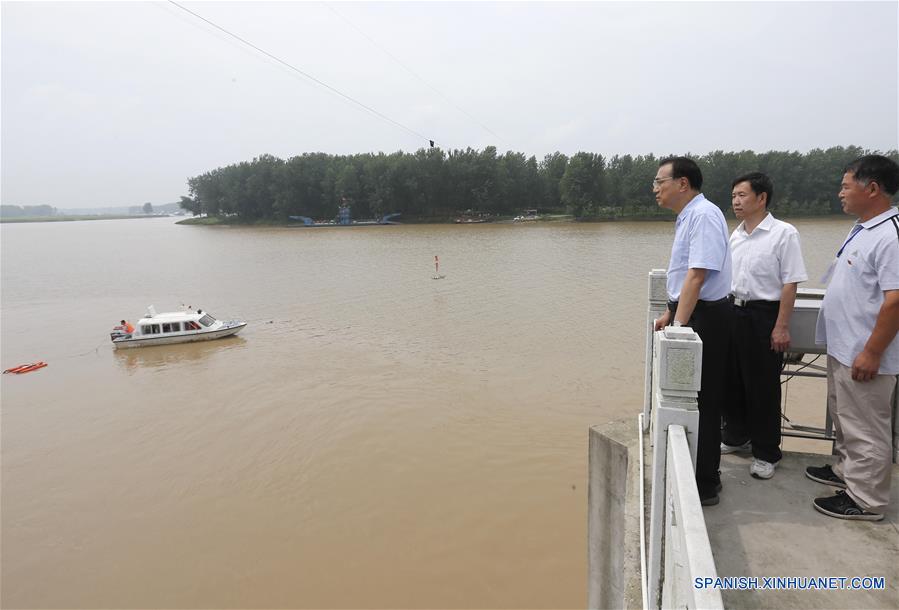 El premier chino, Li Keqiang realizauna visita de inspección en las provincias de Anhui, Hunan y Hubei el martes y miércoles para observar de primera mano el control de inundaciones y la ayuda por desastre.(Xinhua / Pang Xinglei)