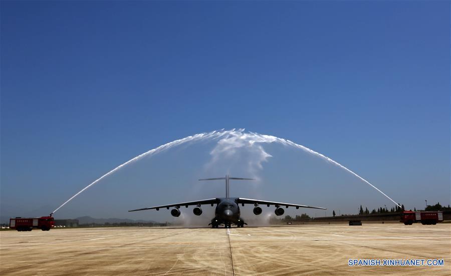 CHENGDU, julio 6, 2016 (Xinhua) -- Imagen de archivo sin fechar del Y-20, una aeronave de grandes dimensiones de fabricación china. El avión de transporte Y-20, se incorporó oficialmente el miércoles a la Fuerza Aérea del Ejército Popular de Liberación (EPL). (Xinhua/Liu Chang)