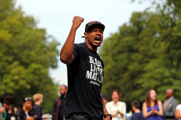 La muerte de dos afroamericanos en 48 horas desata la ira en EE.UU