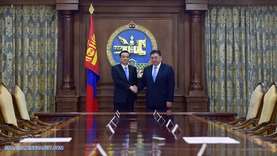El primer ministro chino Li Keqiang, se reúne con el presidente del Gran Hural de Estado, Miyegombo Enkhbold, en Ulan Bator, Mongolia, el 14 de julio de 2016. (Xinhua/Zhang Duo)