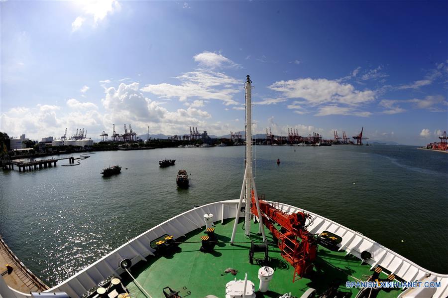 Barco de investigación Zhang Jian navega en Shenzhen Chiwan Wharf
