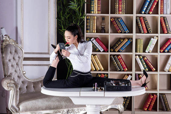 Conoce a Liu Teng, la mujer más flexible de China