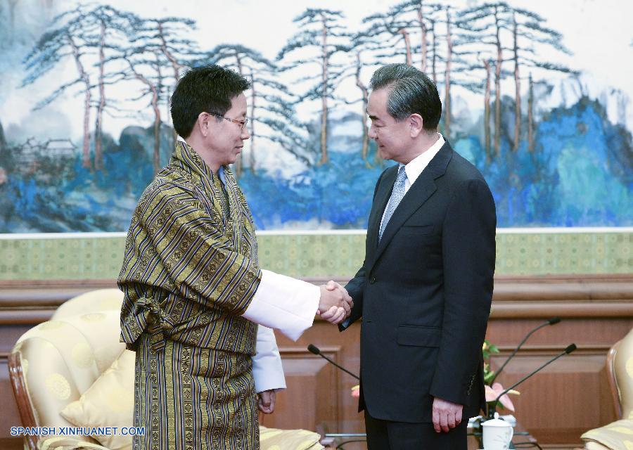 Canciller chino afirma que lazos China-Bután son beneficiosos para estabilidad regional