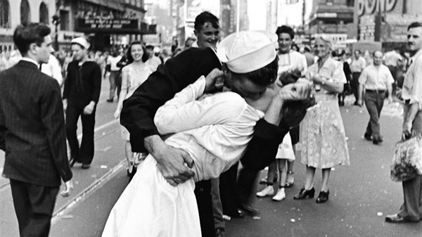 Muere la mujer de la foto del beso que simbolizó el fin de la Segunda Guerra Mundial