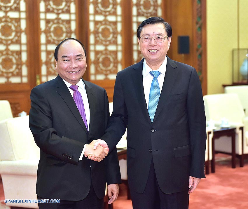 China y Vietnam prometen desarrollo sano de relaciones