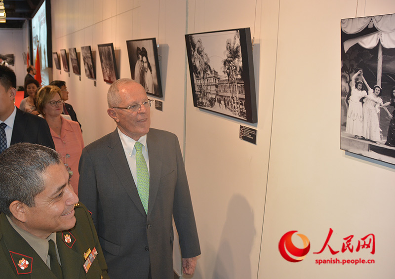 Presidente Kuczynski inaugura en Beijing la exposición “Memoria del Perú”