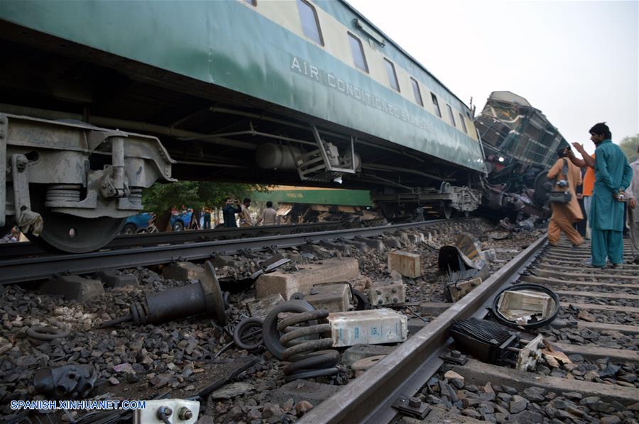 Colisión entre dos trenes deja seis muertos y 150 heridos en el centro de Pakistán