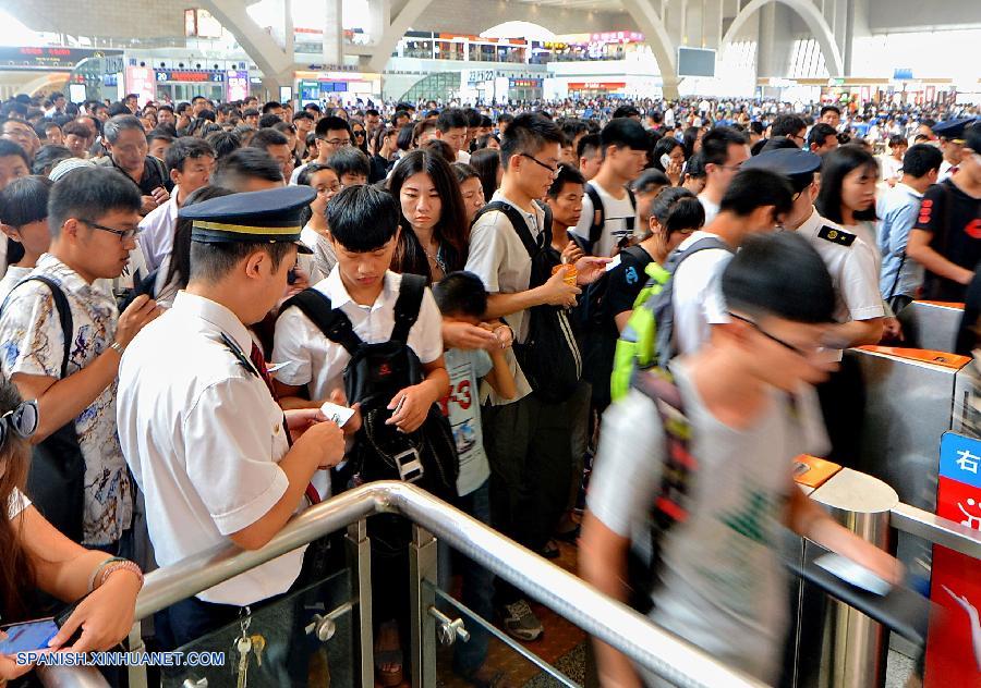 Chinos hacen más de 37 millones de viajes en tren durante Festival de Medio Otoño