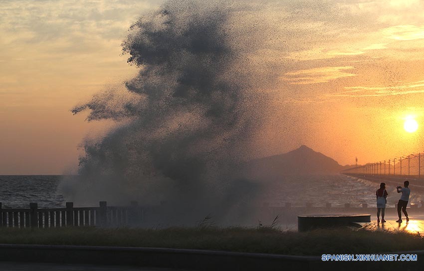 Continúa en China máxima alerta por tifón "Malakas"