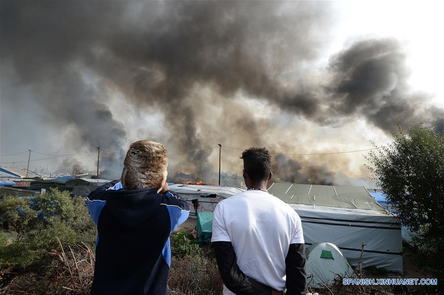 "Cumplida", operación para desalojar campamento de migrantes en Calais