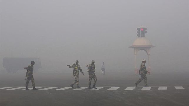 El aire de la India se hace irrespirable tras los petardos de la ‘Navidad hindú’