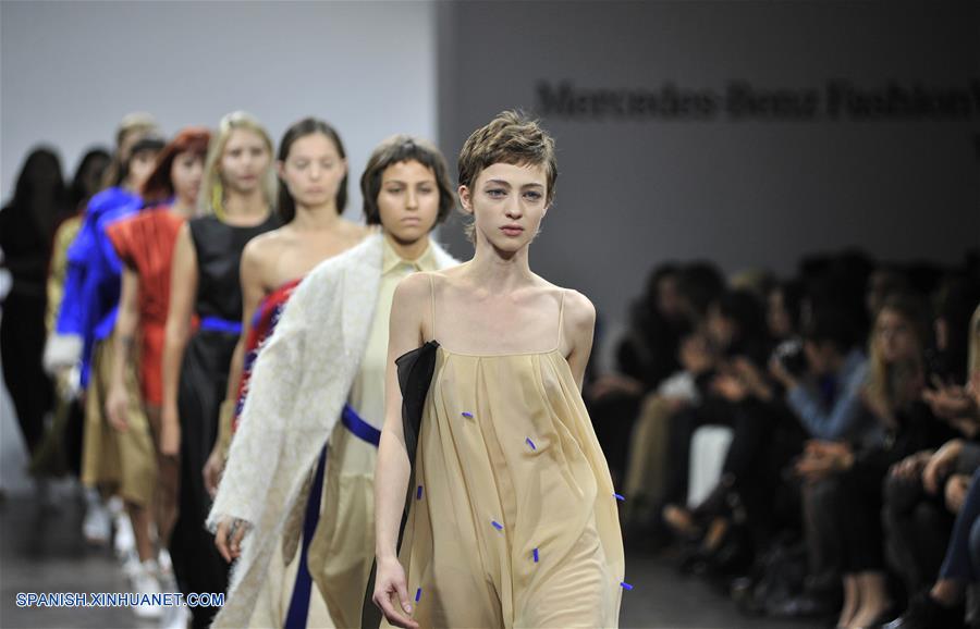 Semana de la Moda Mercedes-Benz en Tiflis: Creaciones de Lako Bukia