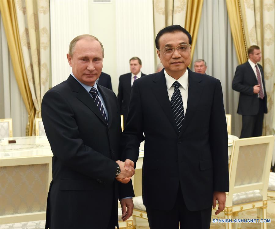 PM chino y presidente ruso se reúnen para promover lazos bilaterales