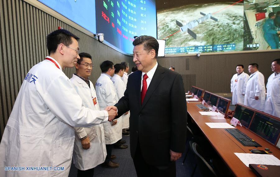 Presidente Xi conversa con astronautas de laboratorio espacial