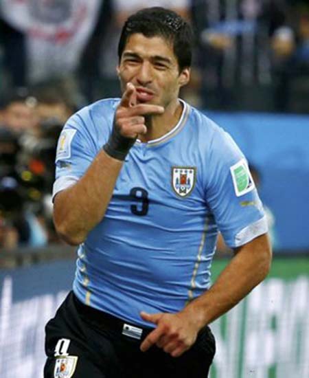 Fútbol: Uruguay vence 2-1 a Ecuador