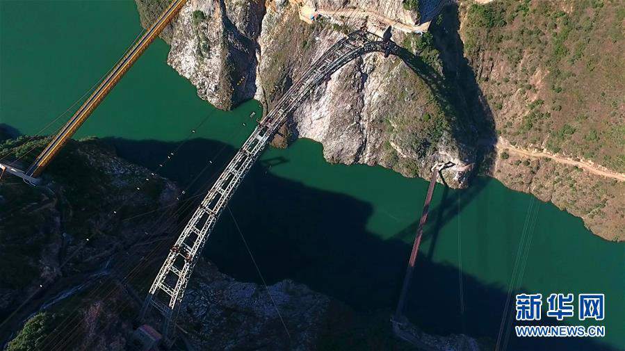 Gran puente en forma de arco se inaugura en Yunnan 2