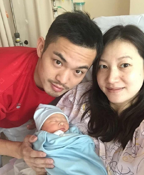 El campeón olímpico de badminton Lin Dan se disculpa por engañar a su esposa